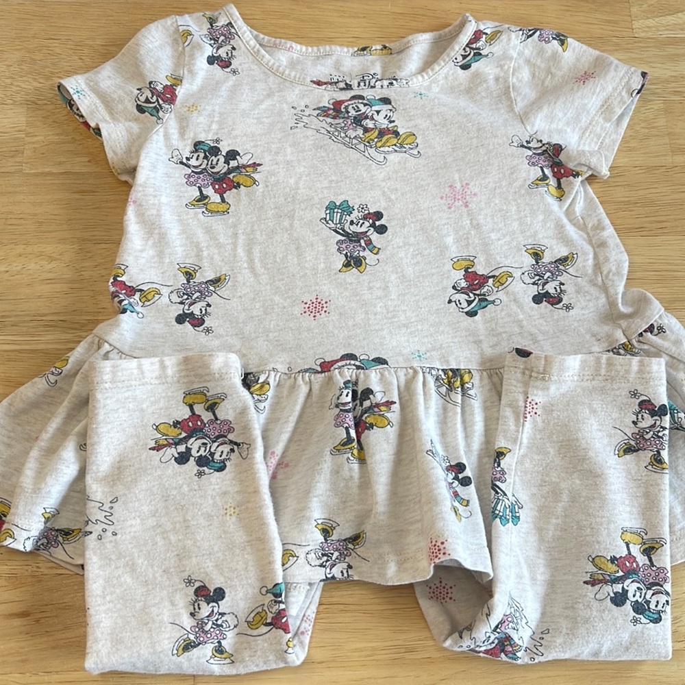 Gap winter scene Disney outfit 3T